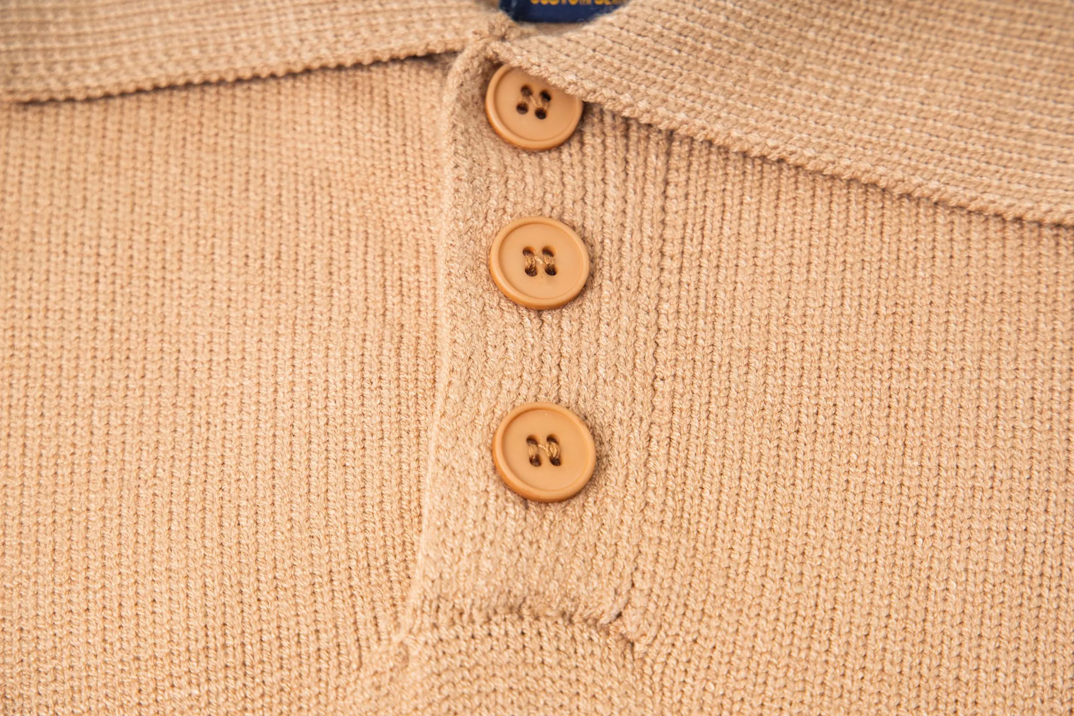 P230 Style number: Y258 Ralph Lauren POLO twist button open-chest sweater is a limited edition every year. There won’t be many styles in the store! Ralph Lauren men's half-button sweater. The shape is really nice. It can be worn alone or as a coat. It can be worn outside the inner layer. It is versatile and looks good. Tag, hanging grain, washable, packaging bag, full set of accessories. The appearance is quite high. The workmanship is super exquisite. Color: navy, gray, apricot, navy. Size: S M L XL